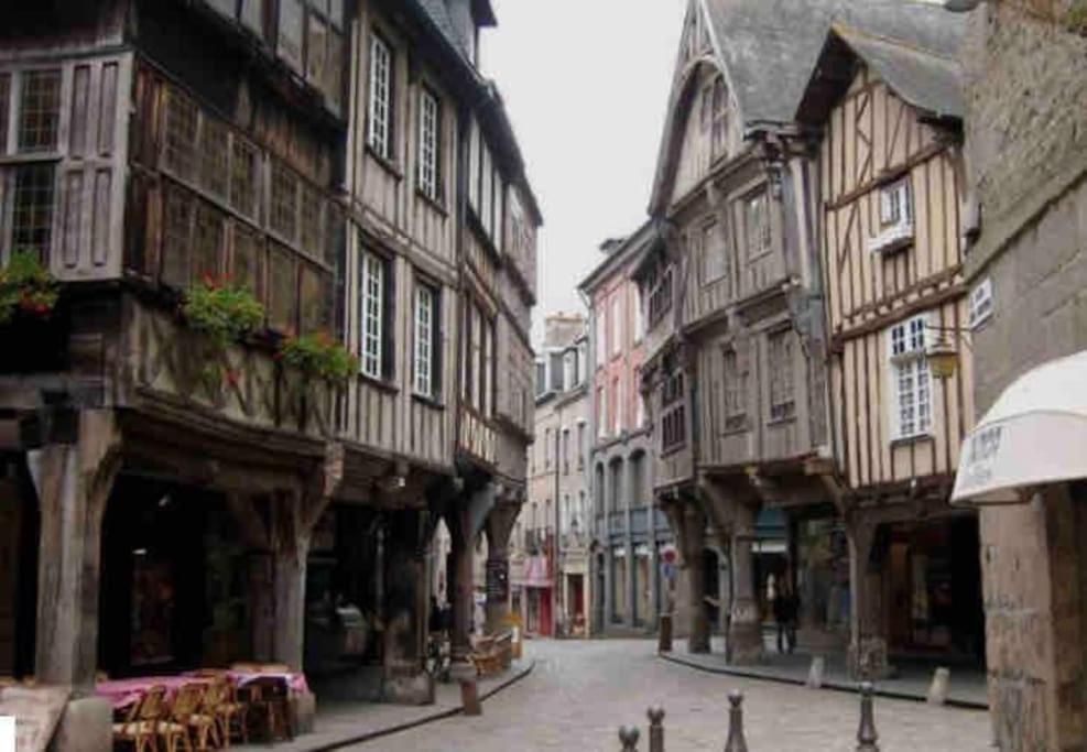 Appartement En Plein Coeur Historique De Dinan Exterior photo